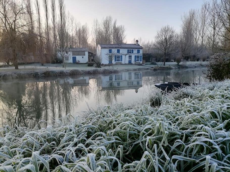 Le Logis Du Heron Coulon Exterior photo